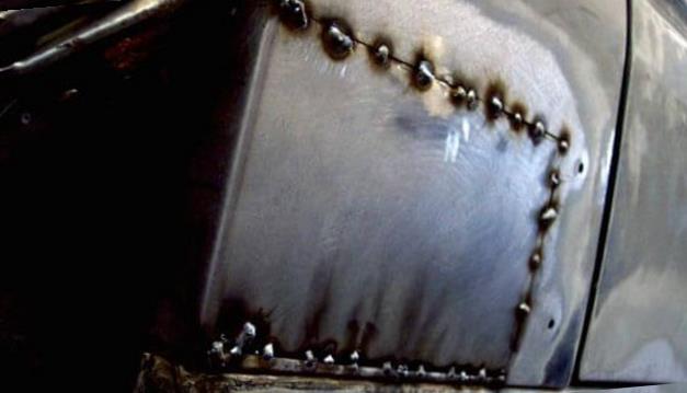 Заплатка из металла для машины