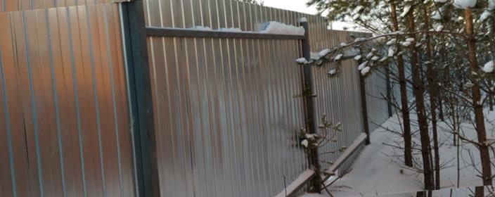 Забор из оцинкованного листа